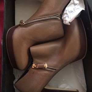 Brand new Michael size 8 taupe booties